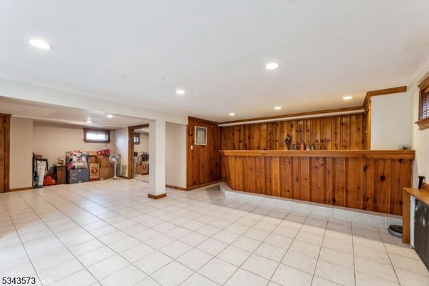 Empty room, Interior, Recessed Lighting, Wooden Walls