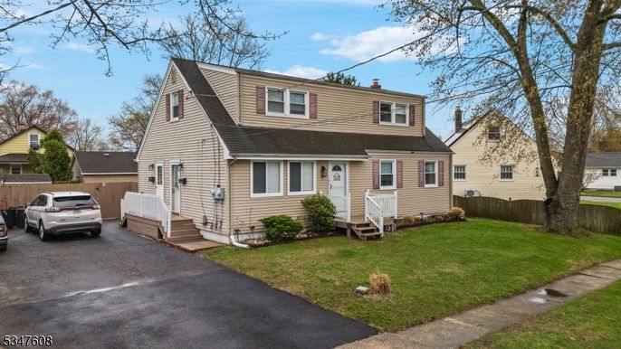 Exterior, Facade, Cape Cod