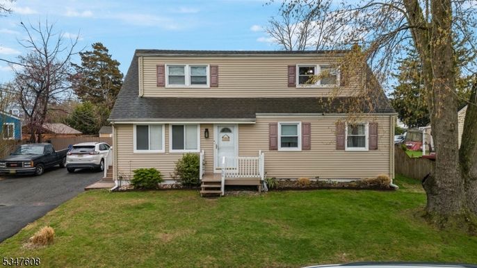 Exterior, Facade, Cape Cod