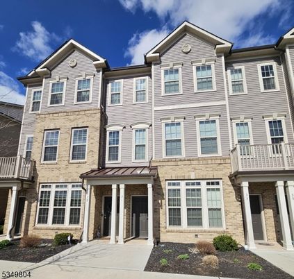 Exterior, Facade, Rowhouse