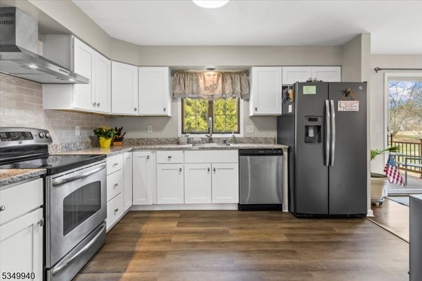Interior, Kitchen, Stainless Steel Appliances, Wood Texture Flooring
