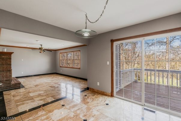 Empty room, Interior, Pendant Lights