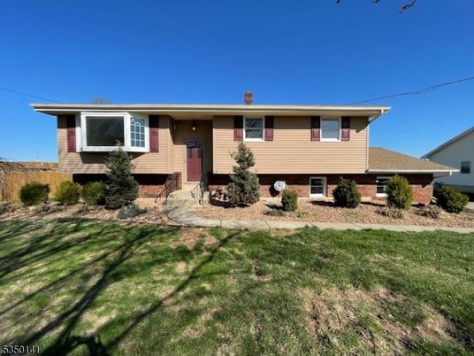 Exterior, Facade, Brick Facade, Raised Ranch