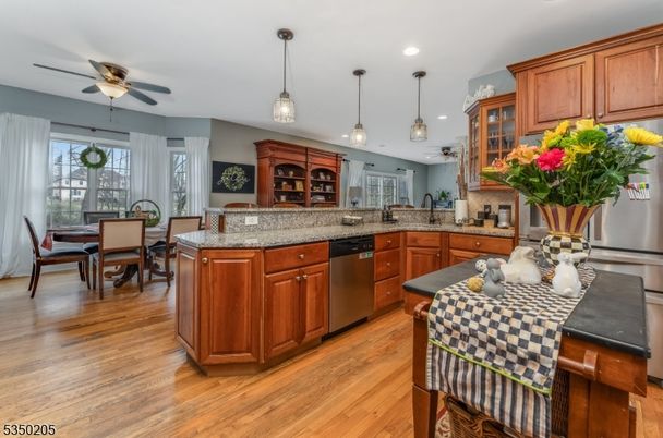 Dining room, Interior, Kitchen, Pendant Lights, Recessed Lighting, Wood Texture Flooring