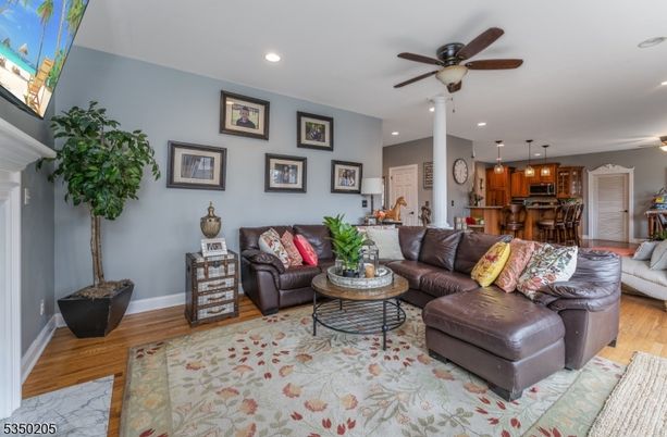 Interior, Kitchen, Living room, Pendant Lights, Recessed Lighting, Wood Texture Flooring