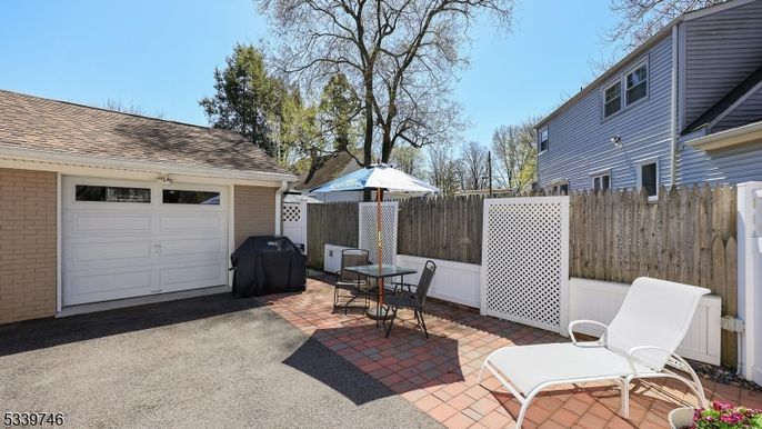 Detached Garage, Exterior