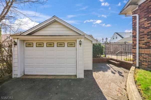 Detached Garage, Exterior