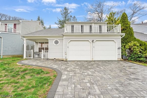 Attached, Exterior, Facade, Cape Cod