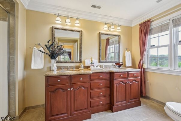 Bathroom, Dual Sink Vanities, Interior