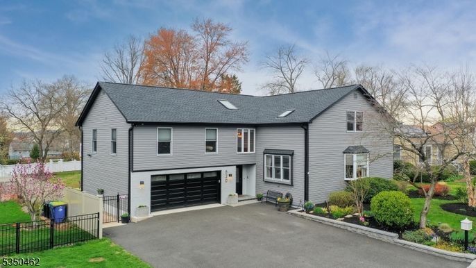 Attached, Exterior, Facade, Farmhouse