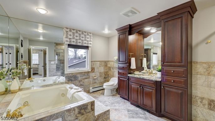 Bathroom, Interior, Recessed Lighting