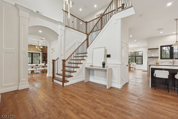 Chandelier, Dining room, Interior, Kitchen, Marble Walls, Pendant Lights, Recessed Lighting, Wood Texture Flooring