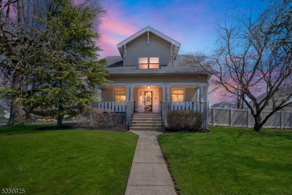 Exterior, Facade, American Craftsman
