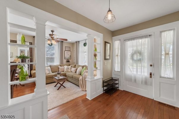 Interior, Living room, Pendant Lights, Wood Texture Flooring