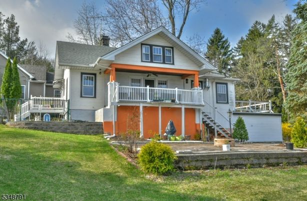 Backyard, Exterior, Facade, Queen Anne Victorian