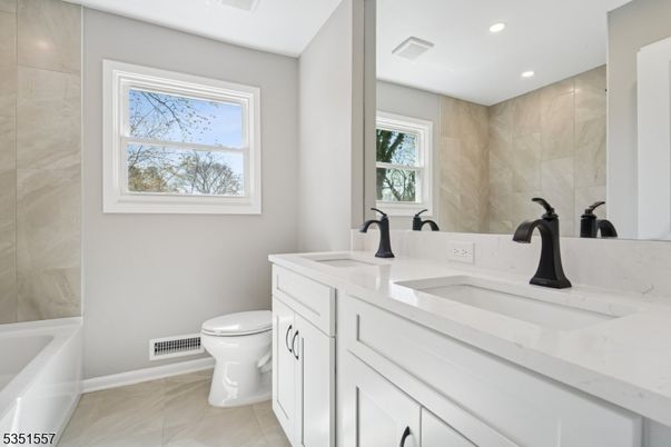 Bathroom, Dual Sink Vanities, Interior, Recessed Lighting