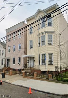 Exterior, Facade, Rowhouse