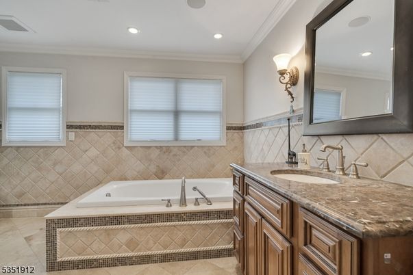 Bathroom, Interior, Recessed Lighting