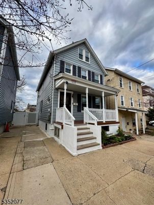 Exterior, Facade, Queen Anne Victorian