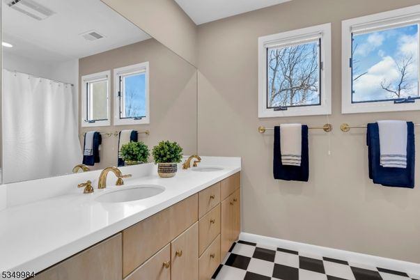 Bathroom, Dual Sink Vanities, Interior, Recessed Lighting