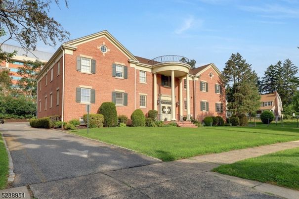Exterior, Facade, Brick Facade, Georgian