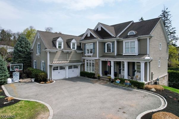 Attached, Exterior, Facade, Farmhouse