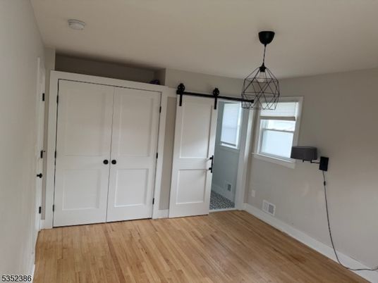 Interior, Pendant Lights, Wood Texture Flooring