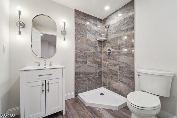 Bathroom, Interior, Recessed Lighting, Wood Texture Flooring