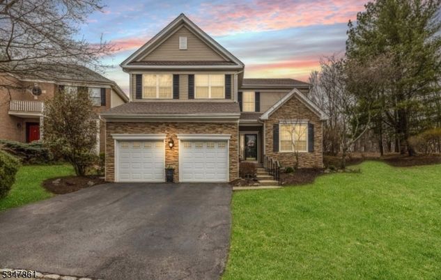 Attached, Exterior, Facade, Brick Traditional