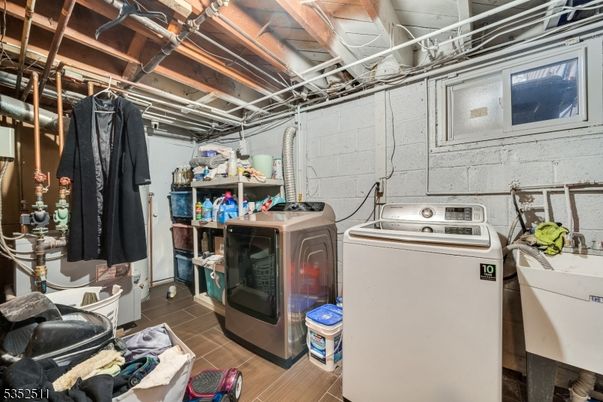 Interior, Washer, Wood Texture Flooring