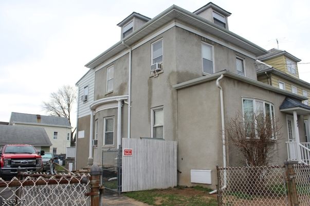 Exterior, Facade, American Foursquare