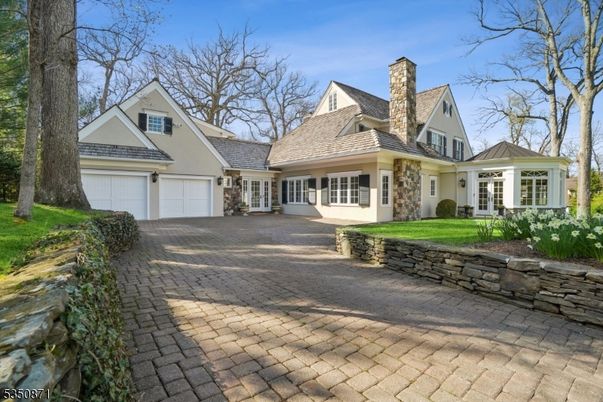 Attached, Exterior, Facade, Cape Cod