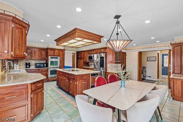 Dining room, Interior, Kitchen, Pendant Lights, Recessed Lighting, Stainless Steel Appliances