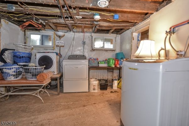 Interior, Washer, Wooden Beams