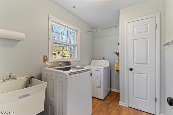 Interior, Washer, Wood Texture Flooring