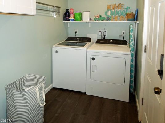 Interior, Utility Closets, Washer, Wood Texture Flooring