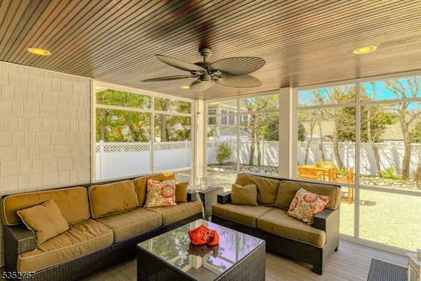 Interior, Living room, Recessed Lighting, Sun Room, Wood Texture Flooring
