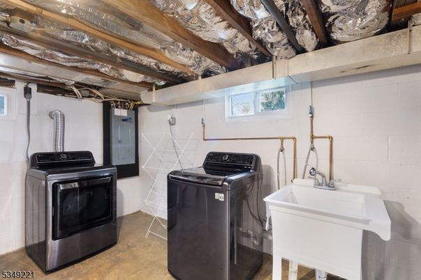 Interior, Washer, Wooden Beams