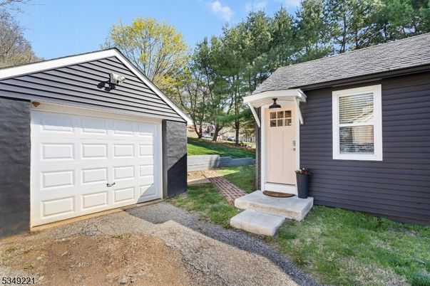 Detached Garage, Exterior