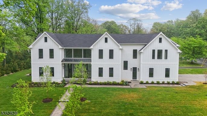 Exterior, Facade, Farmhouse