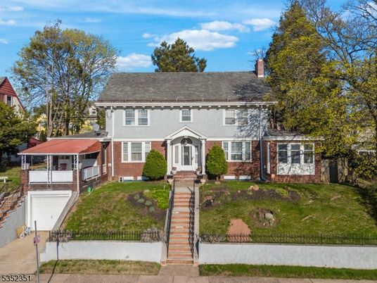 Attached, Exterior, Facade, Brick Facade, Georgian