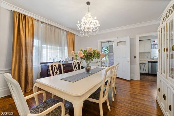 Chandelier, Dining room, Interior, Kitchen, Wood Texture Flooring