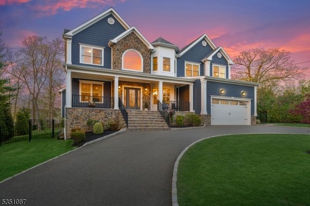 Attached, Exterior, Facade, Farmhouse