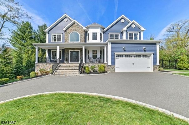 Attached, Exterior, Facade, Farmhouse