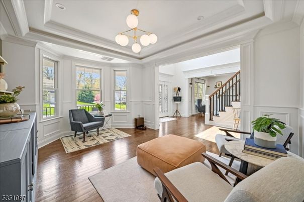 Interior, Living room, Pendant Lights, Recessed Lighting, Wood Texture Flooring