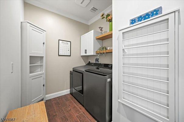Interior, Washer, Wood Texture Flooring