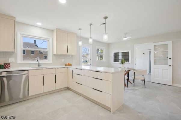 Dining room, Interior, Kitchen, Pendant Lights, Recessed Lighting, Stainless Steel Appliances