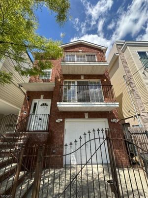 Attached, Exterior, Facade, Brick Facade, Rowhouse