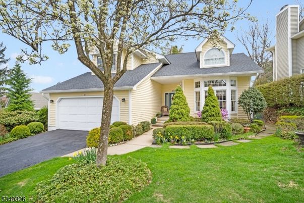 Attached, Exterior, Facade, Cape Cod
