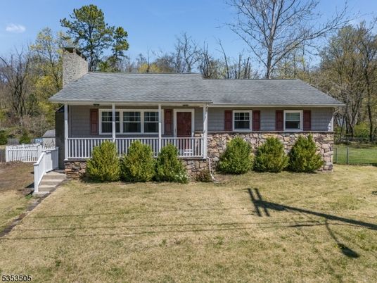 Backyard, Exterior, Facade, Cape Cod